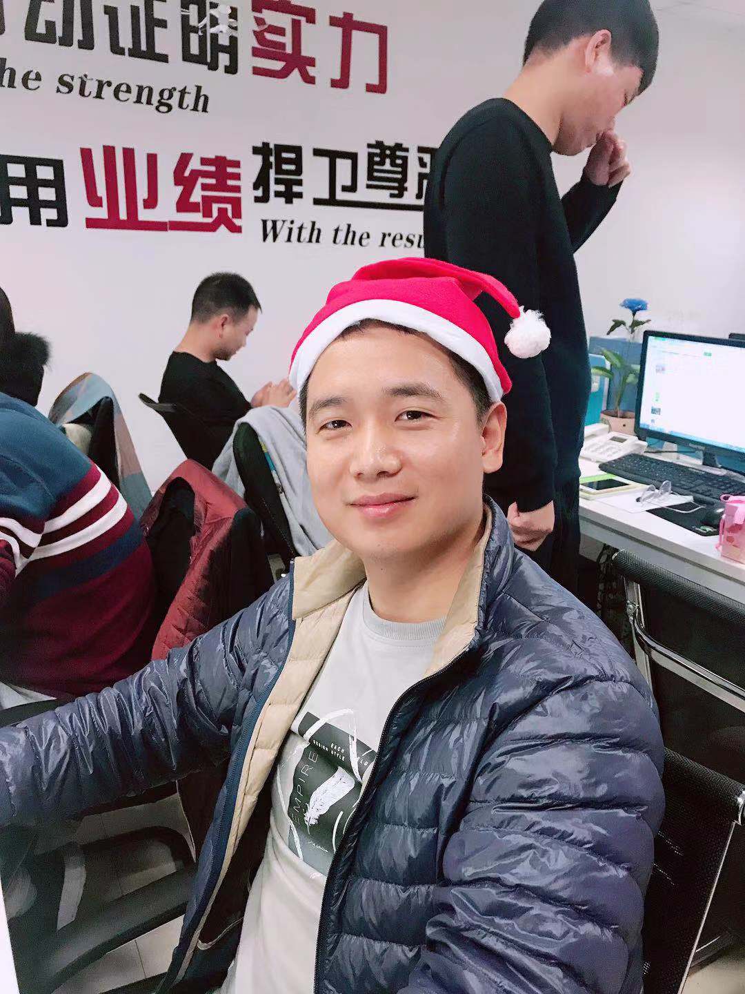 東勝物流--祝您元旦快樂！深圳到香港物流,香港物流專線,深圳香港進(jìn)出口,中港物流,香港深圳貨運(yùn)運(yùn)輸_深圳市東勝物流有限公司