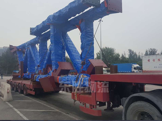 超長、超寬、超高貨物運(yùn)輸?shù)桨拈T，澳門矮排車運(yùn)輸案例圖